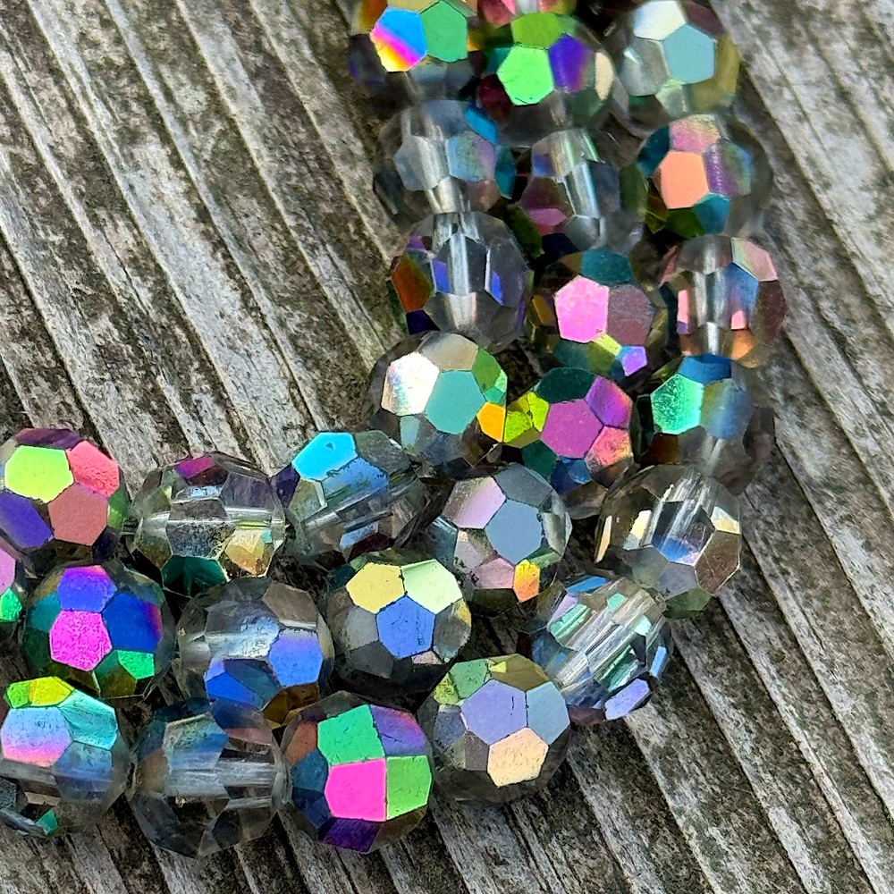 🤩 RARE FIND Vintage Oil Slick Aurora Borealis AB Grey Bead Three Strand Necklace
